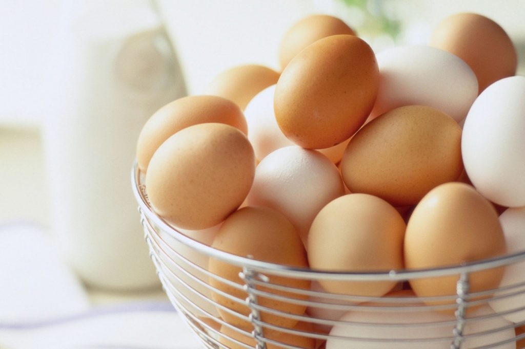 Mầm bệnh xâm nhập vào quả trứng khi ấp như thế nào?