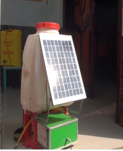 An Giang: Nông dân chế tạo bình xịt điện năng lượng mặt trời